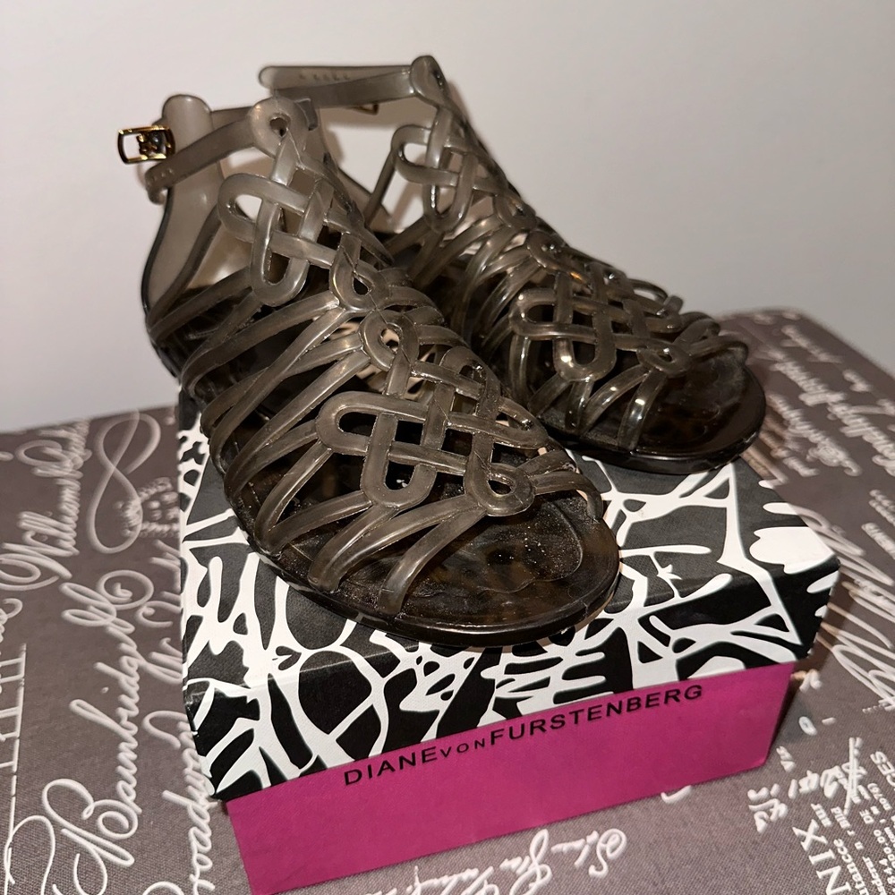 DIANE VON FURSTENBERG JAYA GLADIATOR SANDALS  7 M